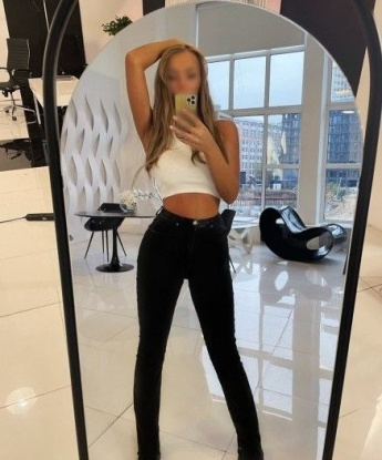 💋 С мной ты откроешь новые грани наслаждения и расслабления. Мои услуги включают различные виды эротического массажа, незабываемые эмоции от классического секса и оральных ласк. Моя нежность и опыт обеспечат тебе незабываемый опыт, который захочется повторить снова и снова. 🔥 Клиенты говорят, что я завораживающе красива и умею подарить радость в любой компании. Фото и отзывы доступны по запросу. Не упусти возможность испытать настоящий пик удовольствия со мной, ведь я живу в Москве и приглашаю тебя в свою уютную обитель. 💫 Аля